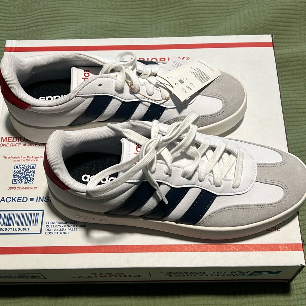 Adidas Barreda Athletic Shoes White Sneaker Blue Stripes Men Size 7 1/2 W 8 1/2 - Picture 2 of 9